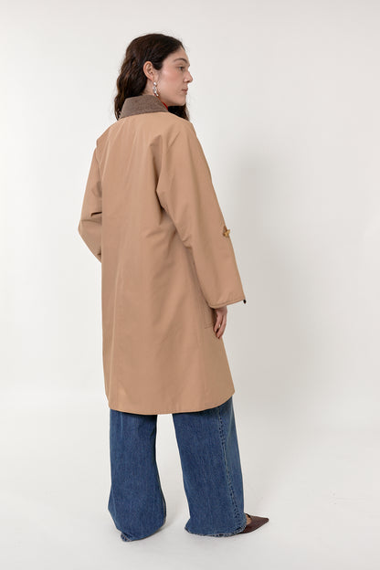 Big collar trench coat