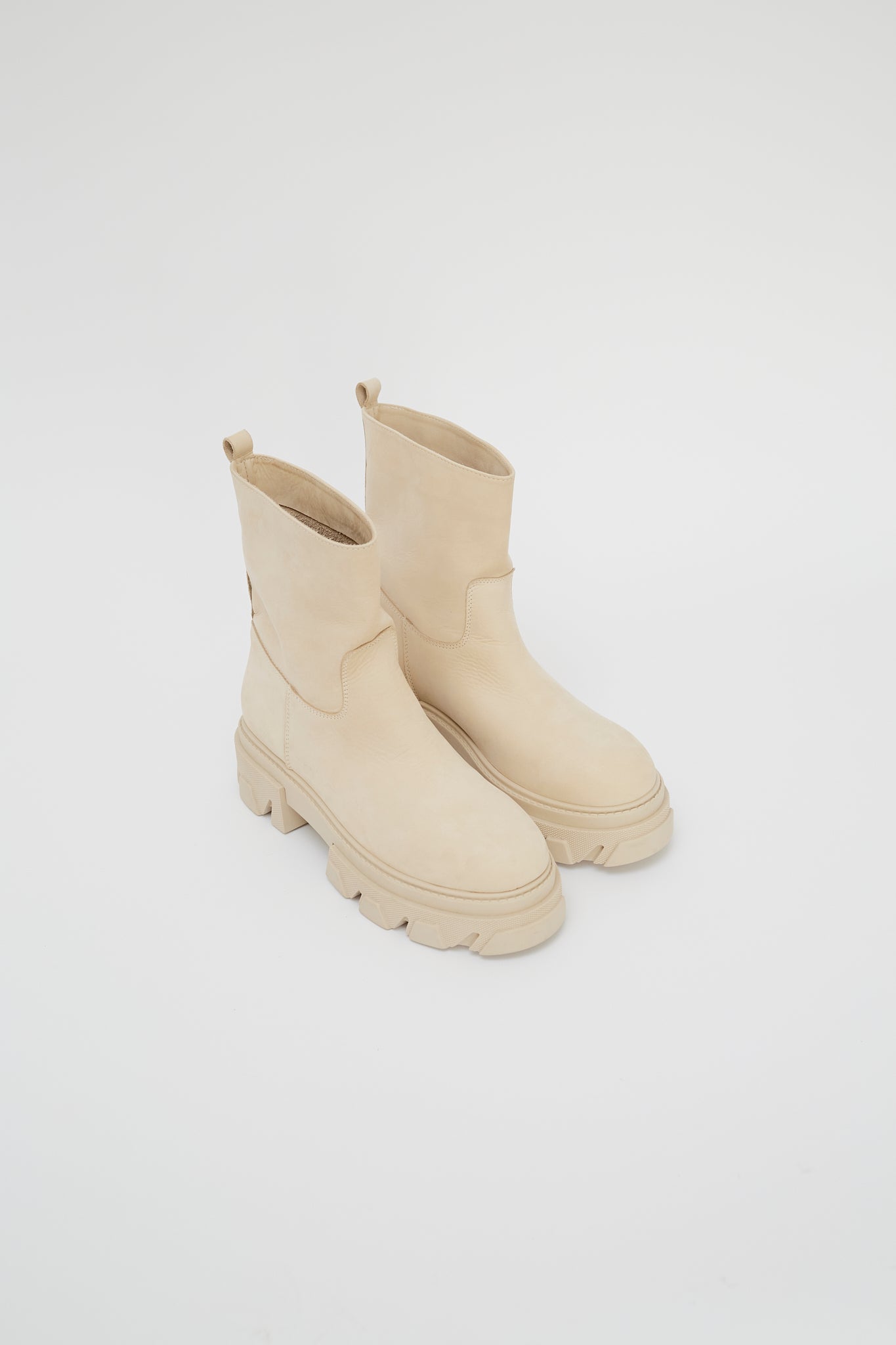 Suede winter boots by Vamsko