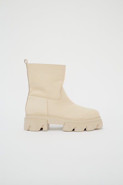 Suede winter boots by Vamsko